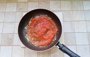 Wash the tomatoes, cut them in any way. Put in a pan with onion and garlic. Salt, pepper to taste. If the tomatoes are sour, add a little...