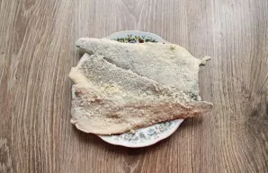 Let the fillet sit for a few minutes until the oil in the pan warms up.