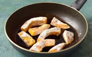 Heat the pan with vegetable oil. Fry the pumpkin on both sides until golden brown.