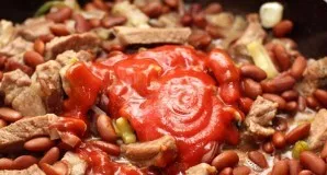 Add tomato puree. Simmer over medium heat for 8-10 minutes until cooked. So that the meat is not too dry, you need to add a little liquid...