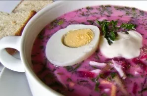 Decorate with half an egg and serve!