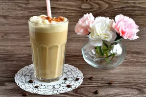 Immediately pour into glasses and serve after sprinkling cinnamon on top.