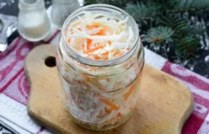 Put the cabbage in a jar, press down. Leave for 2-3 days on the table, covered with a lid. Cabbage will become juicy and begin to sour.