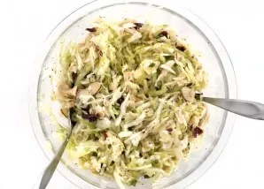 Mix all the ingredients thoroughly, and then leave the salad in the refrigerator for 15-30 minutes.