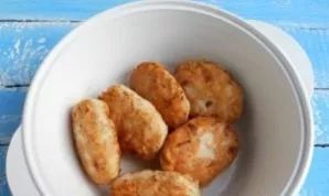 Transfer the meatballs to a bowl.