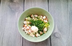 Season the salad with mayonnaise, salt and pepper to taste.