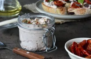 Put the prepared spread in a dry glass container and let stand for a while.