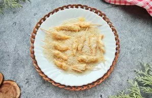 Roll the shrimp in punk breadcrumbs.