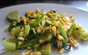 Put the baked vegetables on a wide plate. Sprinkle with olive oil and lemon juice.