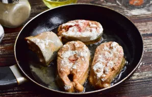 Heat vegetable oil in a pan. Add the fish. You can add salt and pepper if you want.
