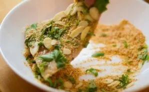 Then roll the salmon in breadcrumbs with almonds.