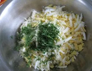 Wash, dry and cut the dill. Add some mayonnaise, dill, a pinch of salt and pepper to the filling. Also, if you like, top it off with garl...