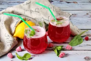 Lemonade from syrup and carbonated water is ready!