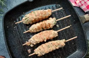 Grease the pan with vegetable oil and heat over medium heat. Add the lula kebabs and fry on all sides until golden brown. Approximately 3...