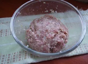 Put the meat in the refrigerator for 30 minutes.