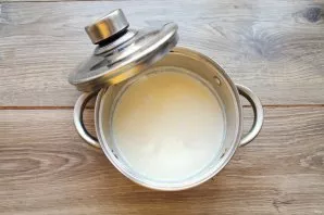 Remove the porridge from the heat, cover the lid, cover with a towel and leave for 10-15 minutes. Lay out the porridge on plates, add but...