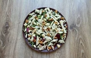 Coarsely chop the nuts and sprinkle them over the salad.