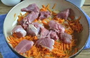 In a small amount of sunflower oil, fry the onion with carrots. When they become soft, lay out the meat, add water and simmer until the m...