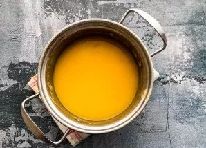 Crush the boiled potatoes and pumpkin with a blender until smooth.