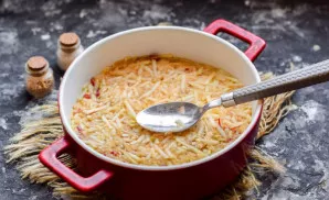 Put the grated apples in another layer.