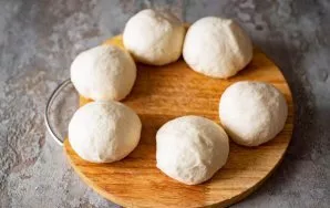 Then divide the dough into several parts, I divided it into 6 parts weighing about 130 grams.