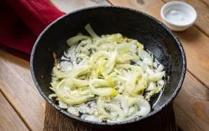 Heat vegetable oil in a pan, add onion, fry over medium heat until tender, stirring constantly with a spatula.