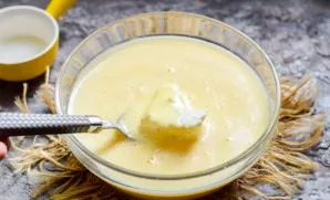 Add cottage cheese. If the cottage cheese is grainy, rub it. Mix everything thoroughly.