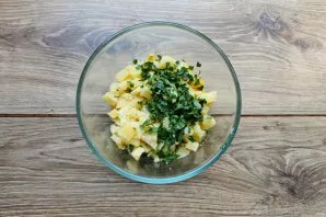 Finely chop the parsley and add to the salad.