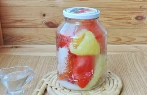 Add salt and 9% vinegar to the jar.