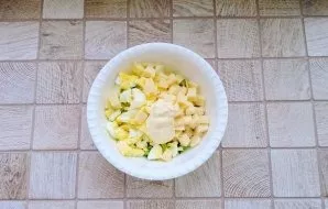 Cut the sausage cheese into cubes and put in a salad. Season with mayonnaise.