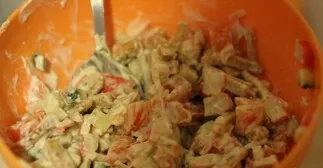 It remains to season everything to taste with mayonnaise and mix gently. In just 10-15 minutes, such a tasty dish will appear on your table!