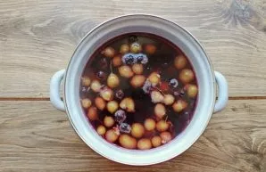 Close the pot with a lid and leave until cool.