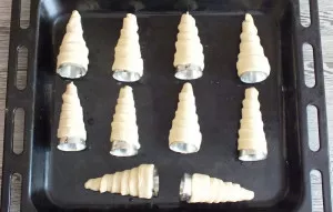 Spray the baking tray with cold water. Add the preparations and bake in an oven heated to 200 degrees for 20-25 minutes. Everything that ...