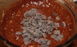 Add some of the chocolate chips to the dough and mix. Put the dough in a baking dish.