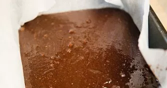 Line the baking sheet with baking paper. First, pour a layer of chocolate into it, and then a layer of cottage cheese. Carefully mix the ...