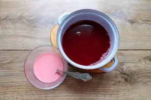 Drain part of the broth, cool completely and mix with starch. Put the pot on medium heat and bring to a boil. Immediately stirring until ...