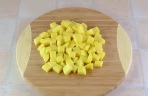And of course, the main ingredient of this soup is potatoes. They need to be washed, peeled and cut into cubes.