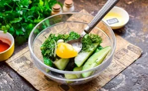 Then put a pinch of pepper and honey in it.