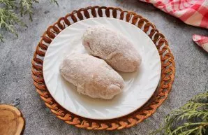 Roll the cutlets well in flour.