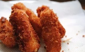 Fry the sticks in the heated oil. Place on a paper towel to remove excess fat.