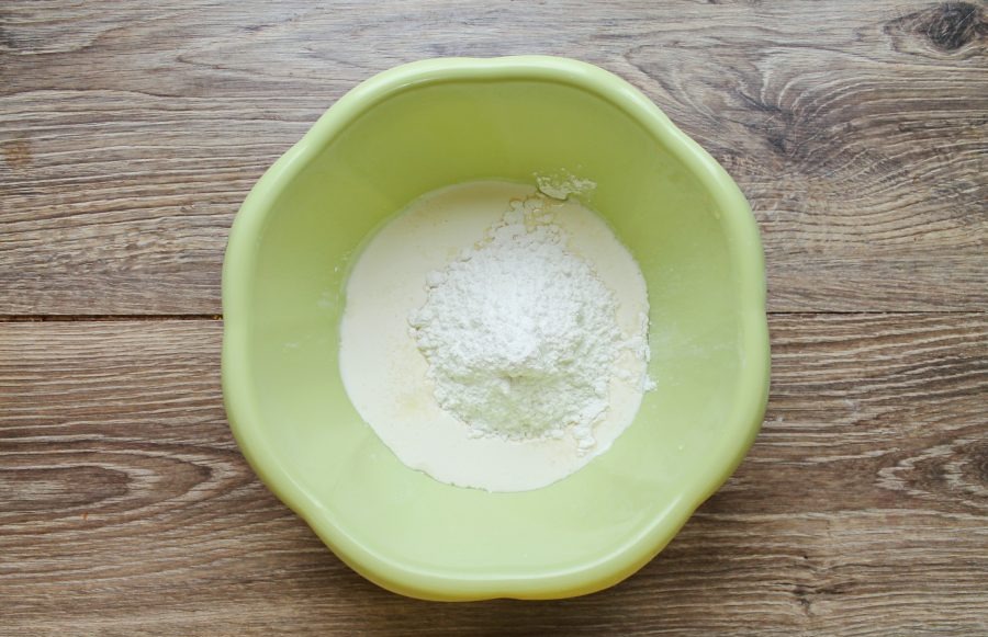 Add powdered sugar and vanilla sugar to the cream, beat until stiff foam.