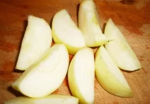 We also wash the apples properly, remove the tails, and cut out the parts of the stems. Apples can be taken of any variety, cut into 4 pa...