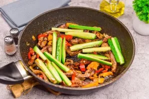 Heat 2 tablespoons of olive oil in a pan, add beef and fry at high temperature for 3-4 minutes. Put onion, paprika in a pan and fry for a...