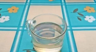 Prepare a biscuit. To do this, heat the sugar with water in a saucepan, boil for 1 minute. Cool.