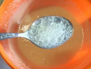 Quench the soda with lemon juice or vinegar and pour into the dough. Whip.