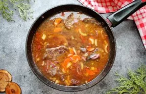 Pour water into the pan, cover with a lid and bring to a boil, remove from heat.