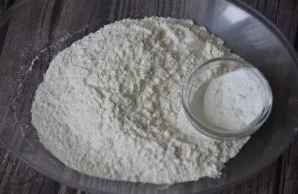 Add baking powder to the flour.