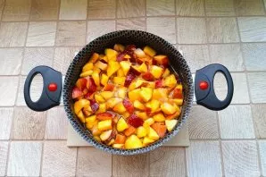 After that, you can go in two ways. Wait a few hours until the fruit releases the juice. Or pour 100 ml into a saucepan of water and put ...