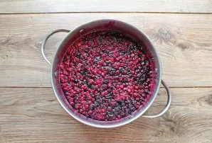 Bring everything to a boil and cook for 5 minutes, scraping off the foam.