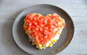 Cut the tomatoes into cubes, try to use only the hard part, without juice and seeds (you don't need excess moisture in the salad). Spread...